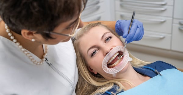 Une aide précieuse pour le cabinet dentaire - utilisé plus de 100 millions de fois* Featured Image