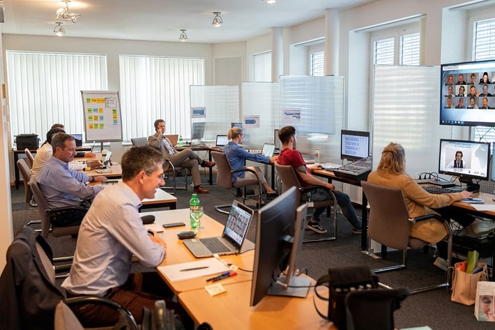 C'est ici que tout s'organisait : le centre de contrôle en ligne de l’International Expert Symposium 2020 au siège d'Ivoclar Vivadent à Schaan, au Liechtenstein.